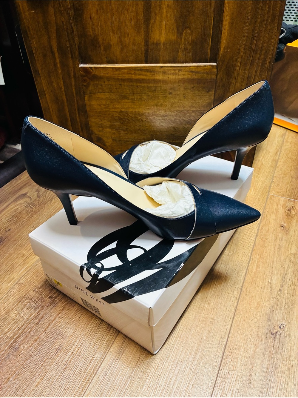 NWT Nine West Women's Navy Leather Pointed Toe Pumps